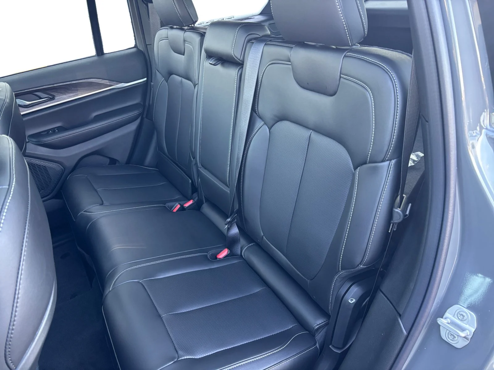 New 2027 STING-GREY Jeep Limited image 16