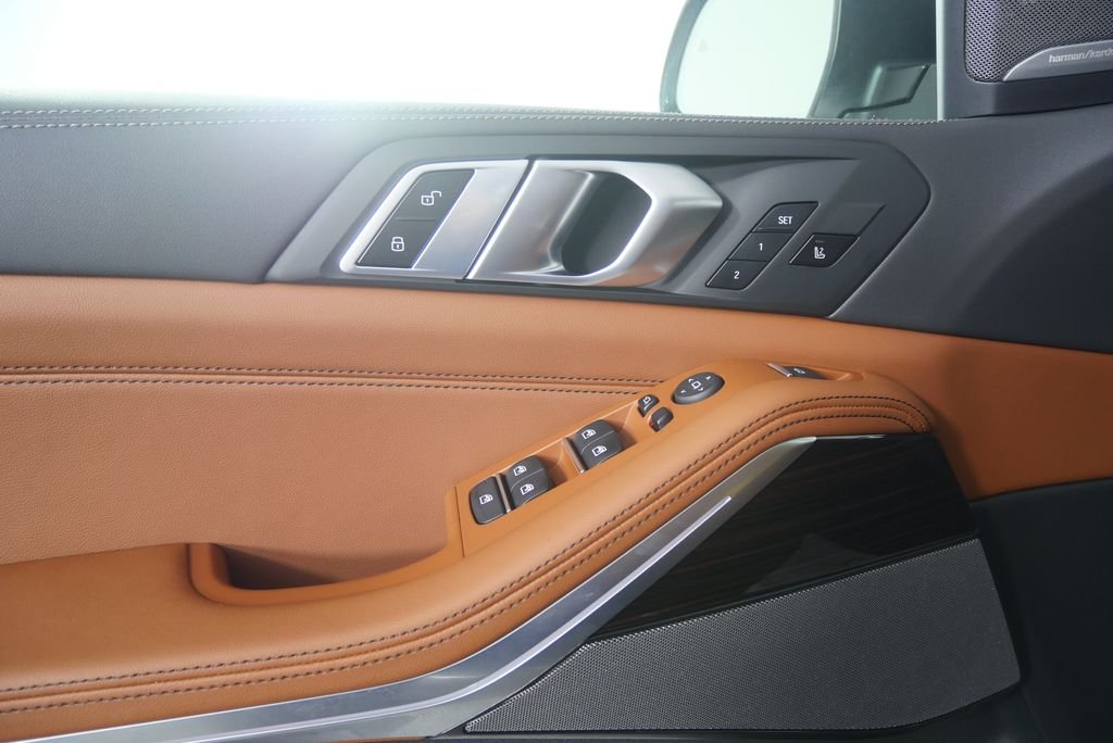 New 2026 Dravit Grey Metallic BMW xDrive50e image 8