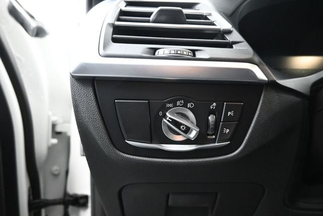Used 2024 White BMW sDrive30i image 17