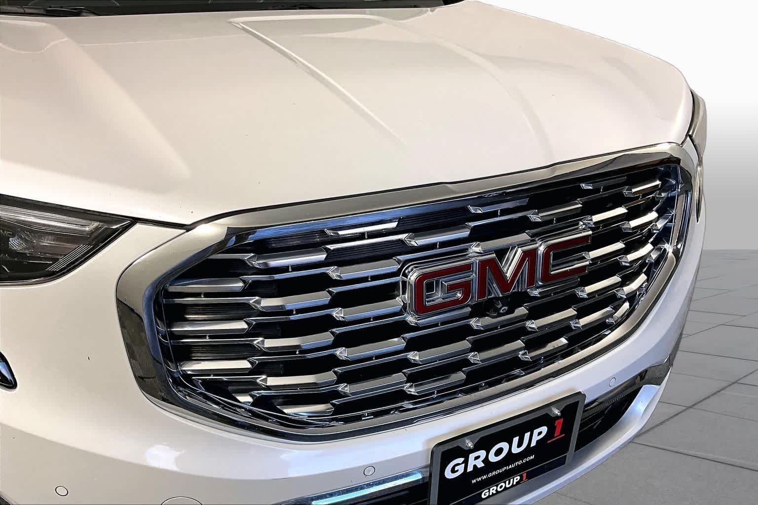 Used 2020 WHITE FROST TRICOAT GMC Denali image 28