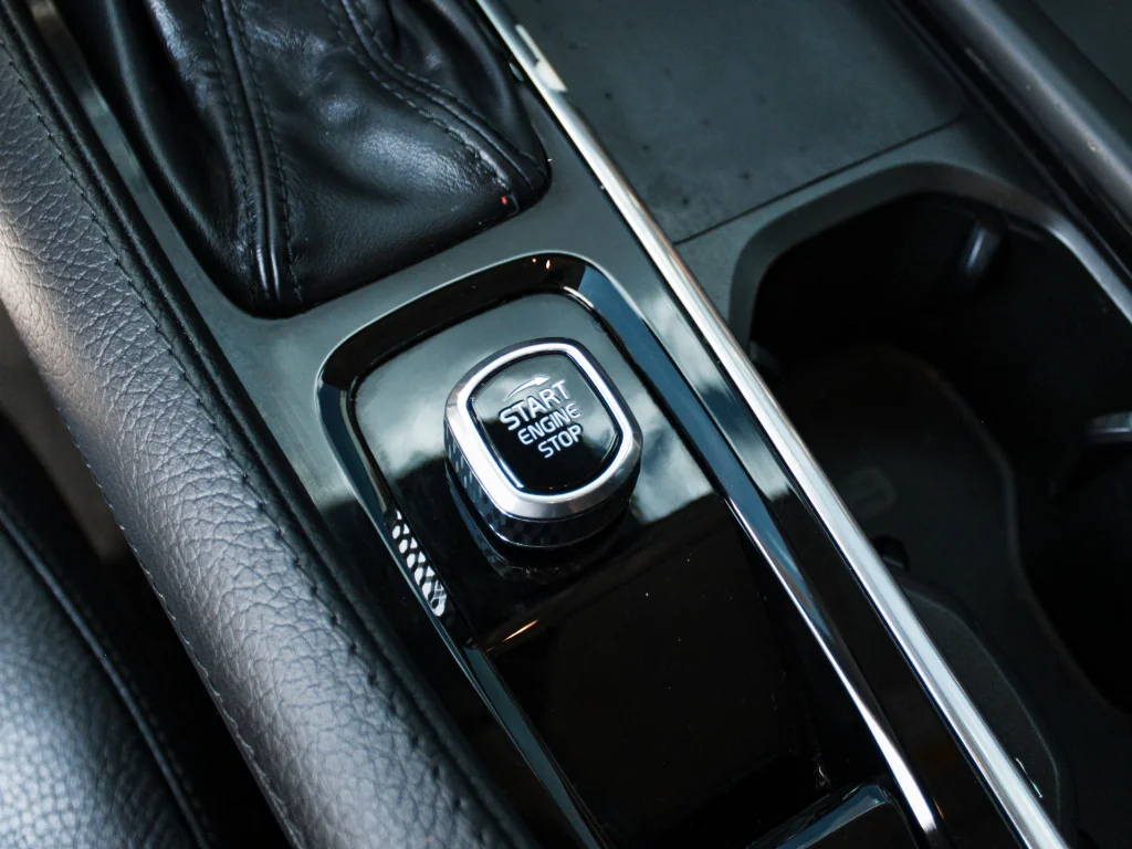Used 2022 Thunder Grey Metallic Volvo Momentum image 19