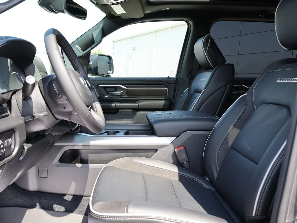 New 2026 Granite Crystal Metallic Clear-Coat Exterior Paint RAM Laramie image 22