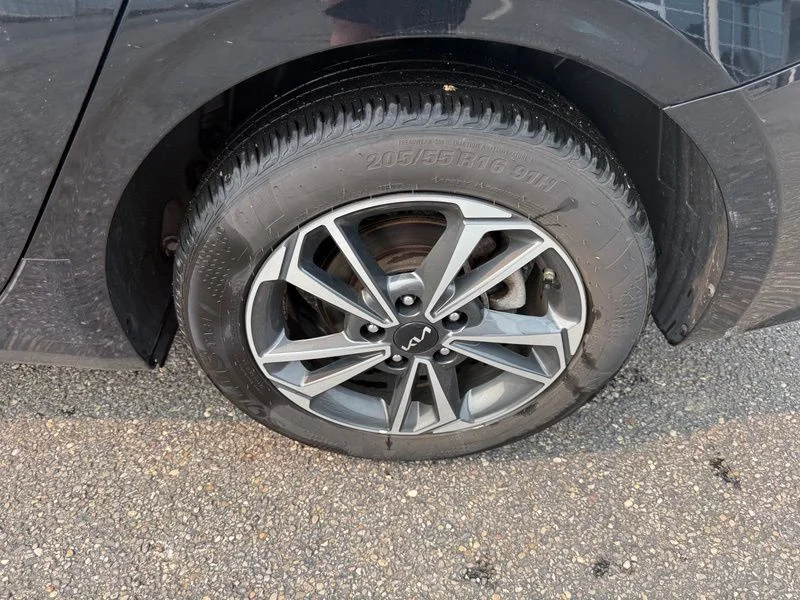 Used 2024 Black Kia LXS image 17