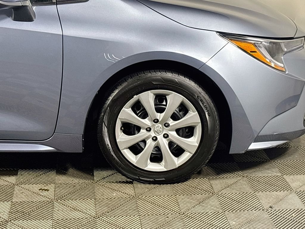 Used 2025  Toyota LE image 23