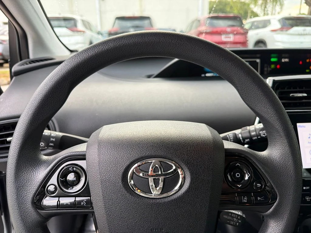 2021 Toyota Prius LE - Photo 18