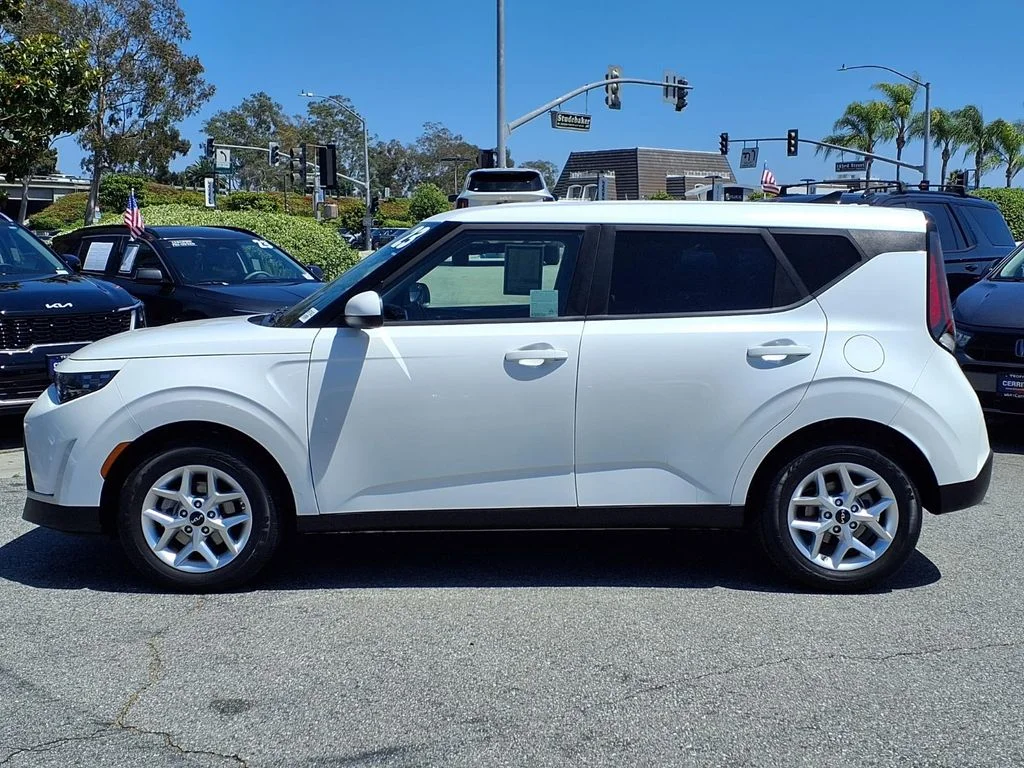 Certified Used 2024 White Kia LX image 2