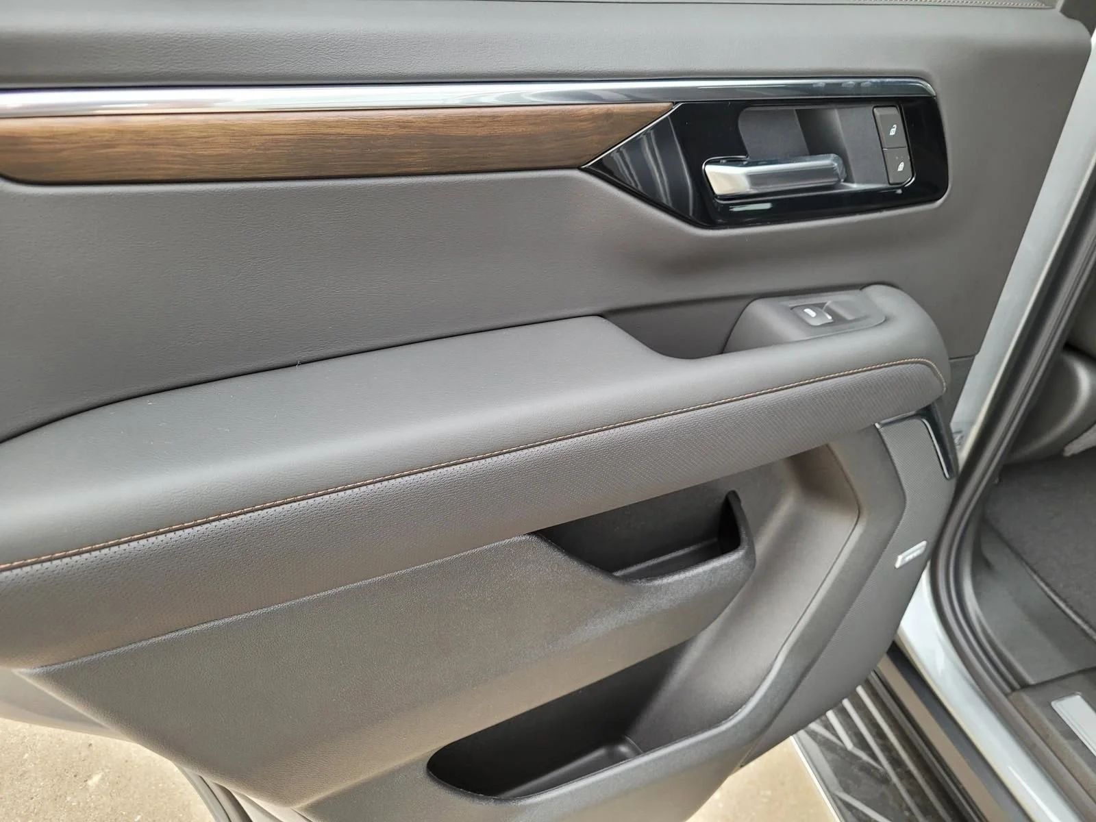 2026 Chevrolet Tahoe High Country - Photo 10