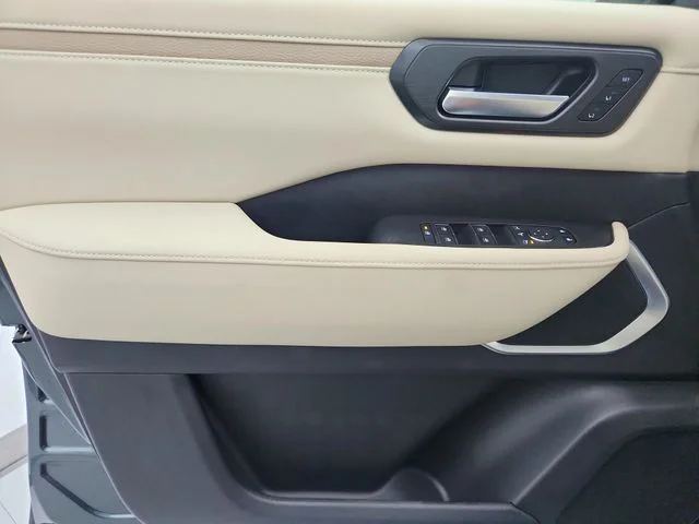 New 2026 White Nissan Platinum Reserve image 33