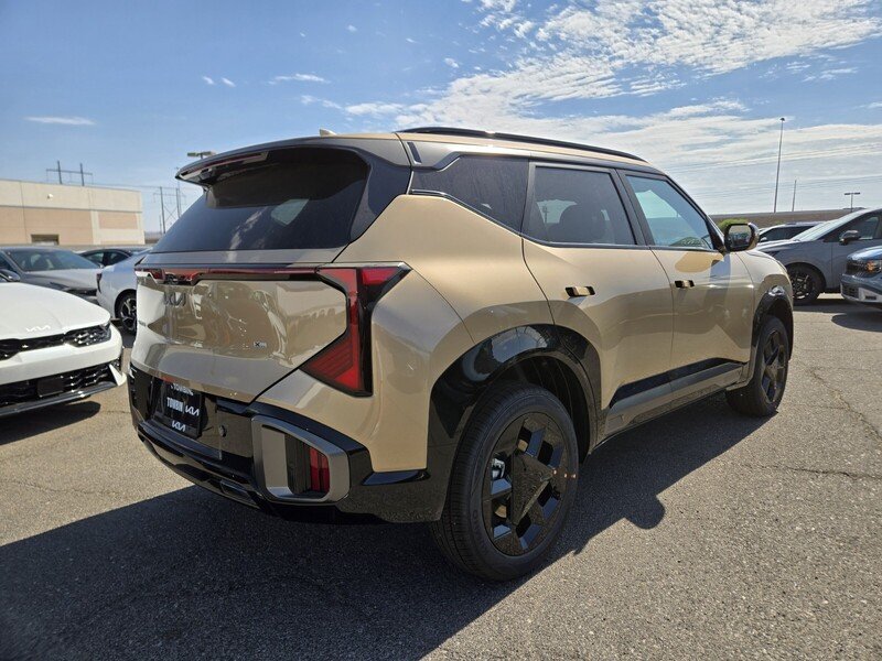 New 2027 Terrain Brown Kia X-Line S image 3
