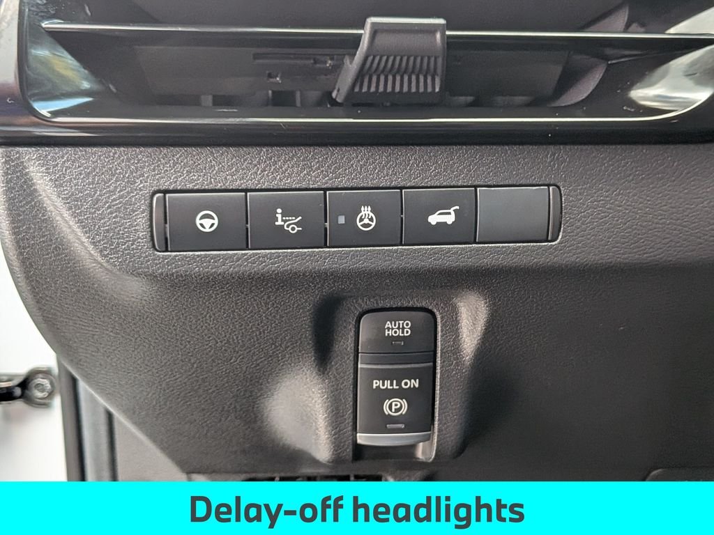 Certified Used 2025 White Nissan Platinum image 21