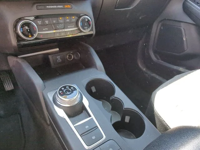 Used 2022 Blue Ford SE image 16