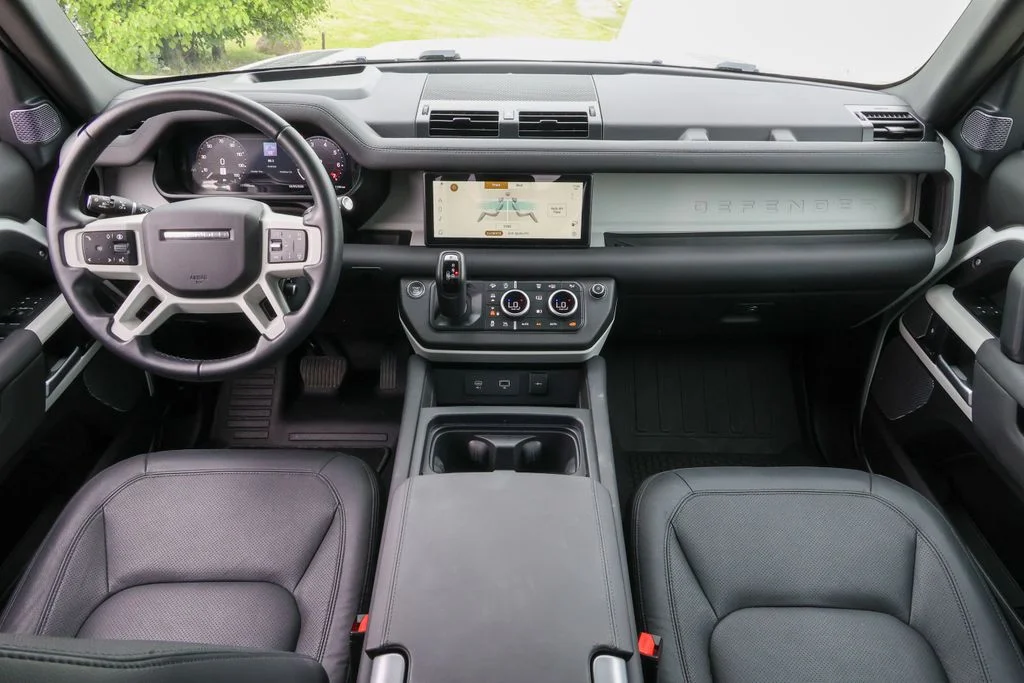Used 2024 White Land Rover S image 9