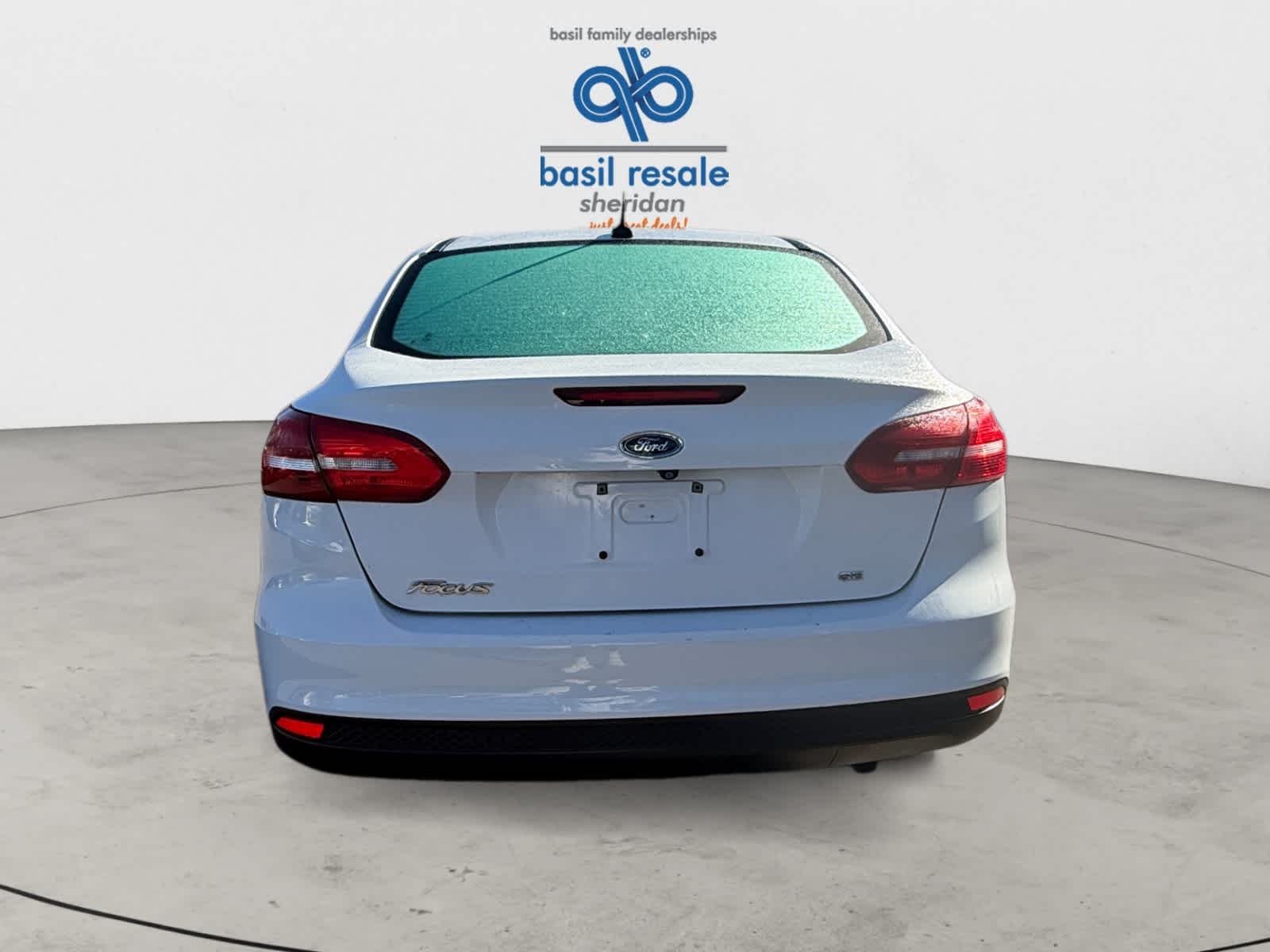 Used 2015 Oxford White Ford SE image 5