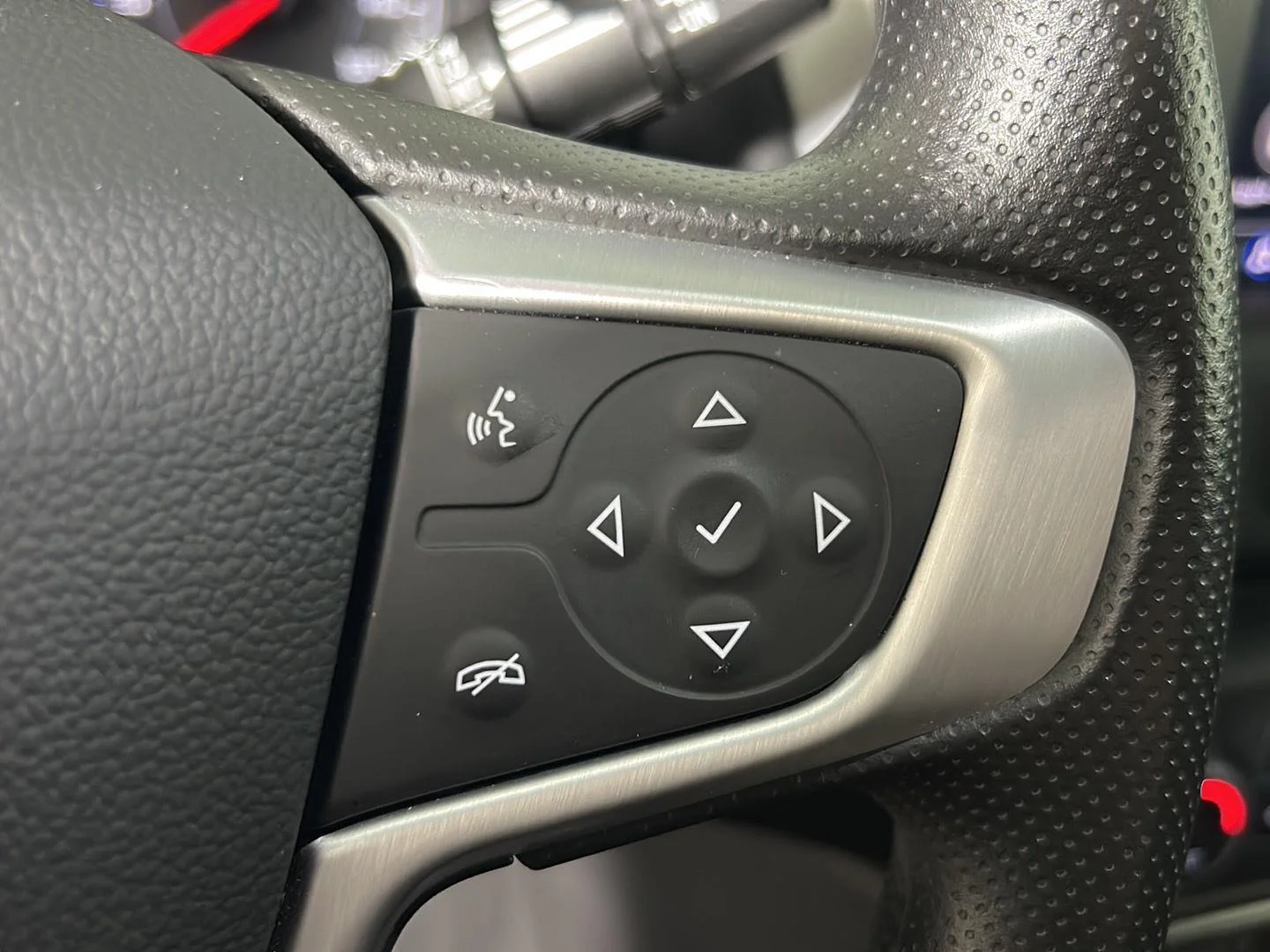Used 2024 Summit White GMC SLE image 21