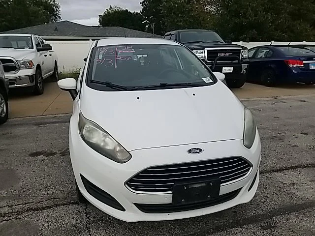 Used 2019 White Ford SE image 7