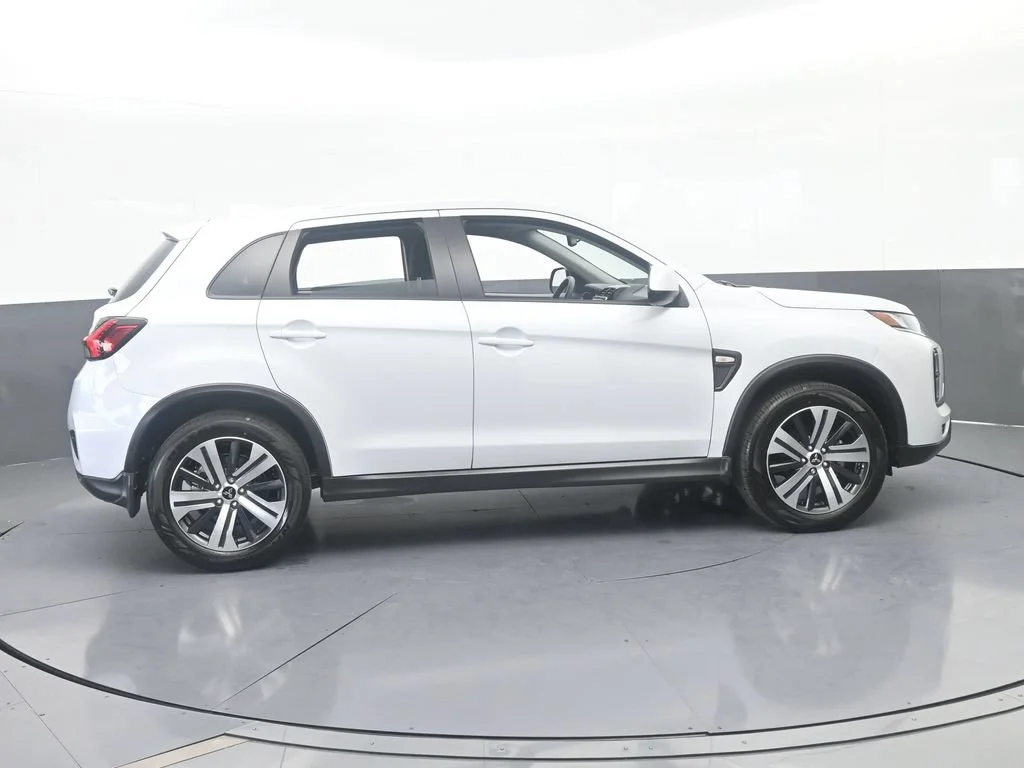 New 2027 White Diamond Mitsubishi 2.0 ES 2WD image 7