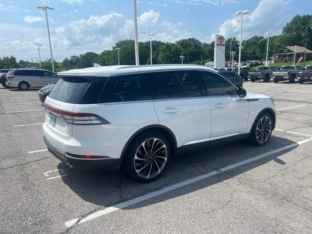 Used 2020 White Lincoln Reserve image 7