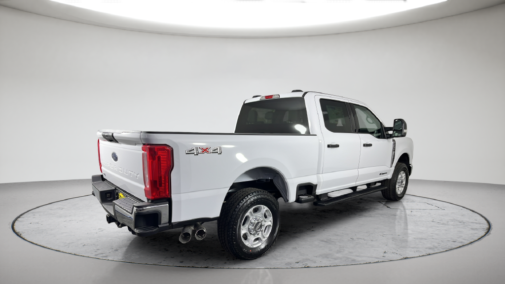 New 2026 Oxford White Ford F-250® XLT image 8