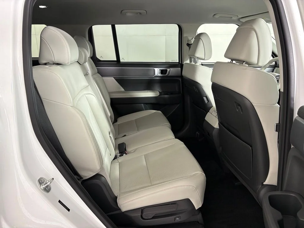 Used 2025 White Hyundai SEL image 42