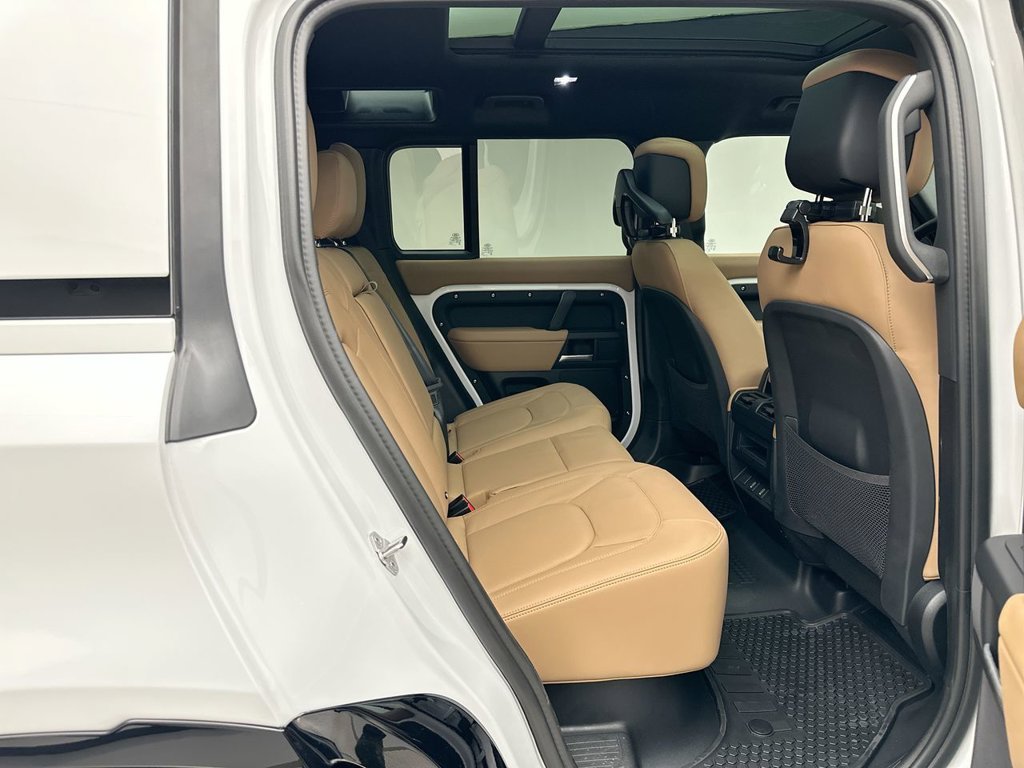 New 2026 Fuji White Land Rover X-Dynamic SE image 7