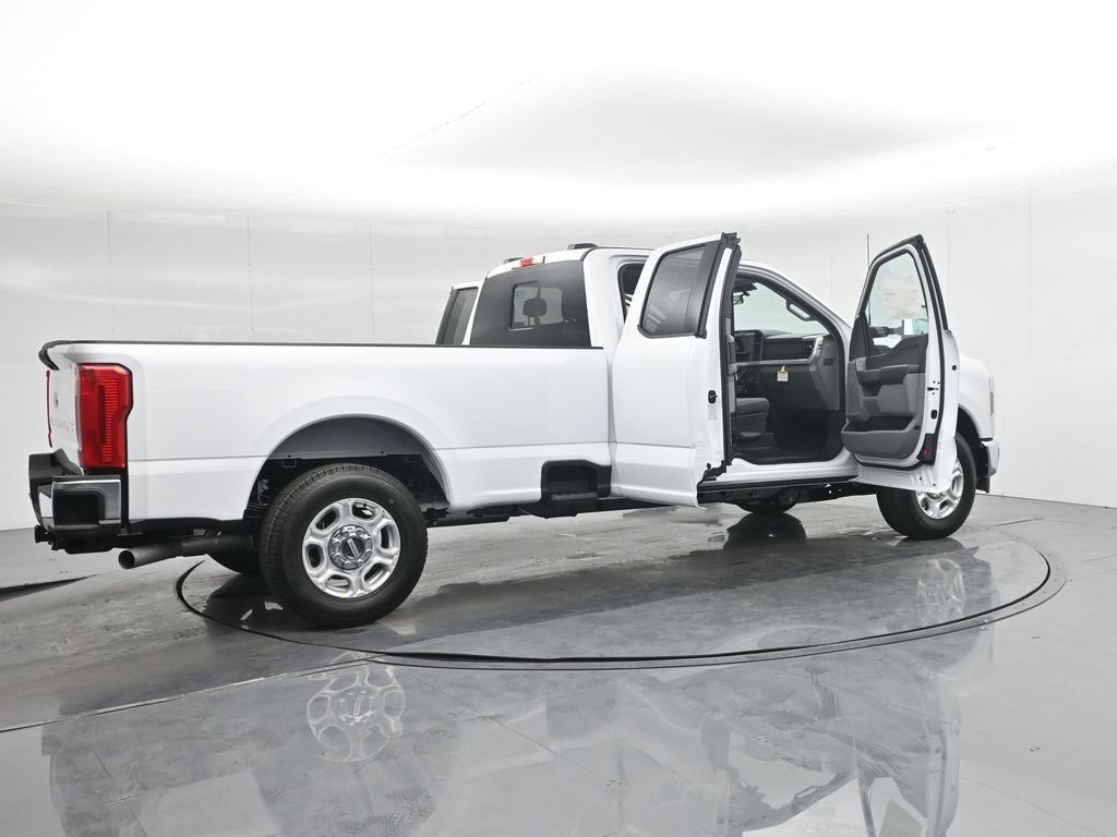 New 2026 Oxford White Ford XLT image 5