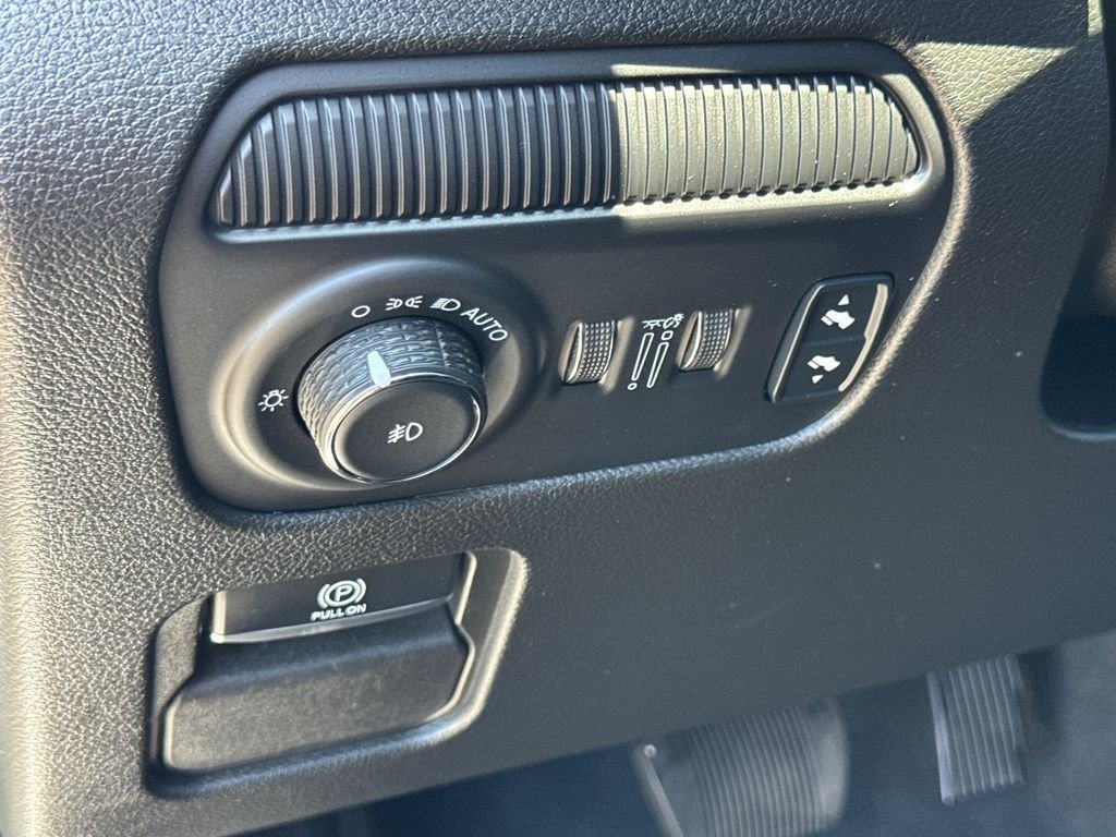 Certified Used 2024 White Jeep Series II image 27