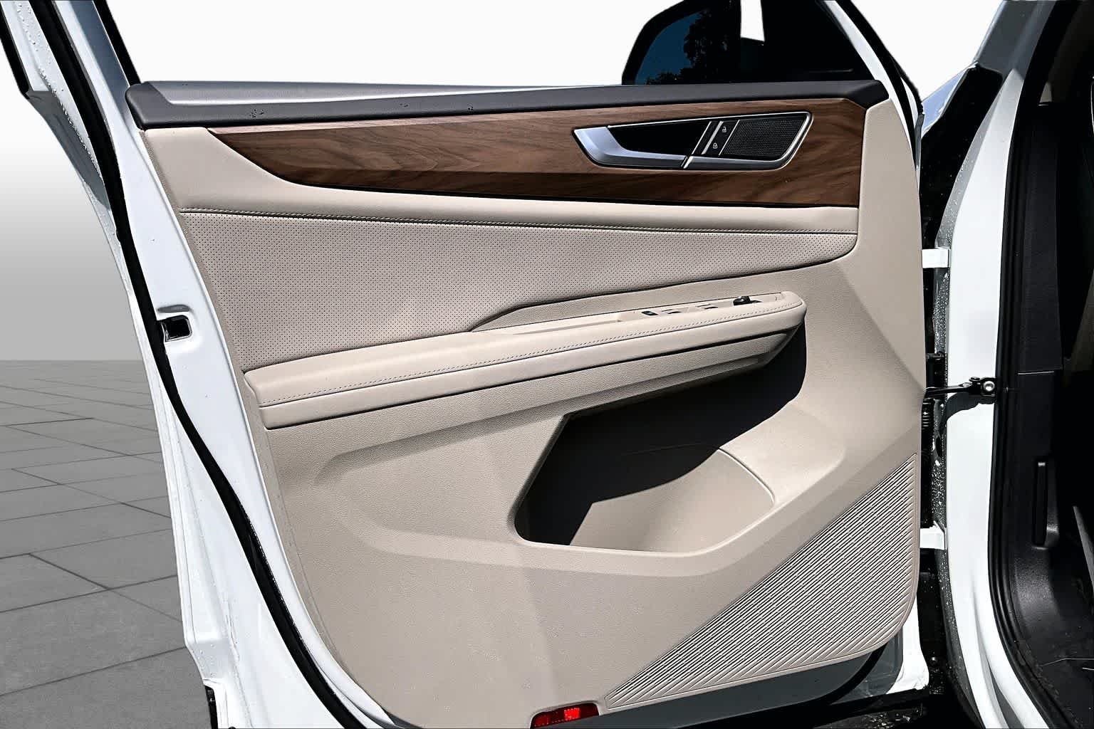 New 2026 Opal White Pearl Volkswagen 2.0T SE image 10