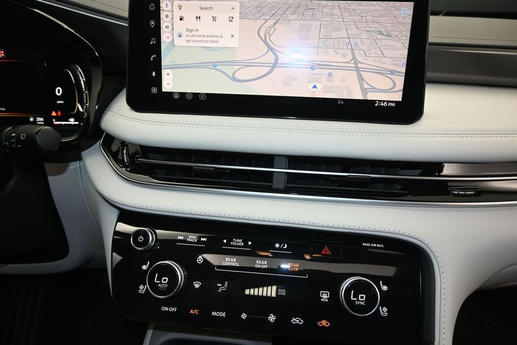 New 2027 RADIANT WHITE INFINITI Luxe FWD image 29
