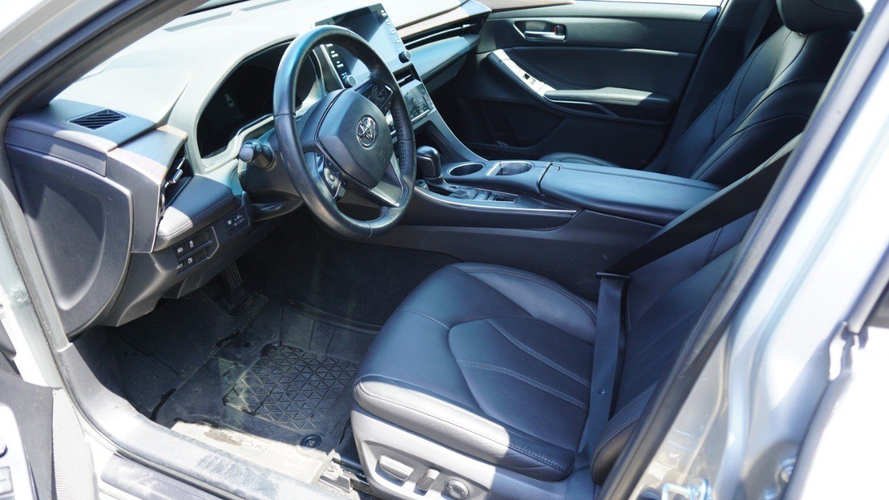 Used 2022 Silver Toyota XLE image 9