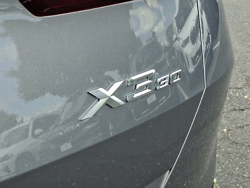 Used 2026 Skyscraper Grey Metallic BMW 30 xDrive image 11