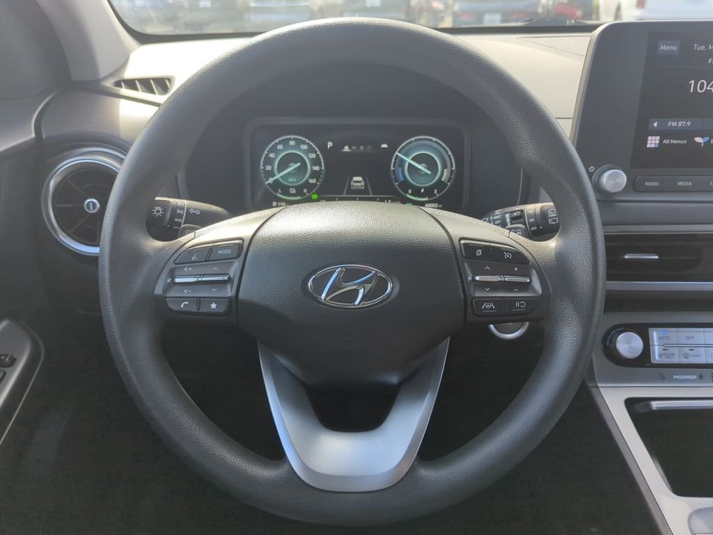 Used 2023 White Hyundai SE image 22