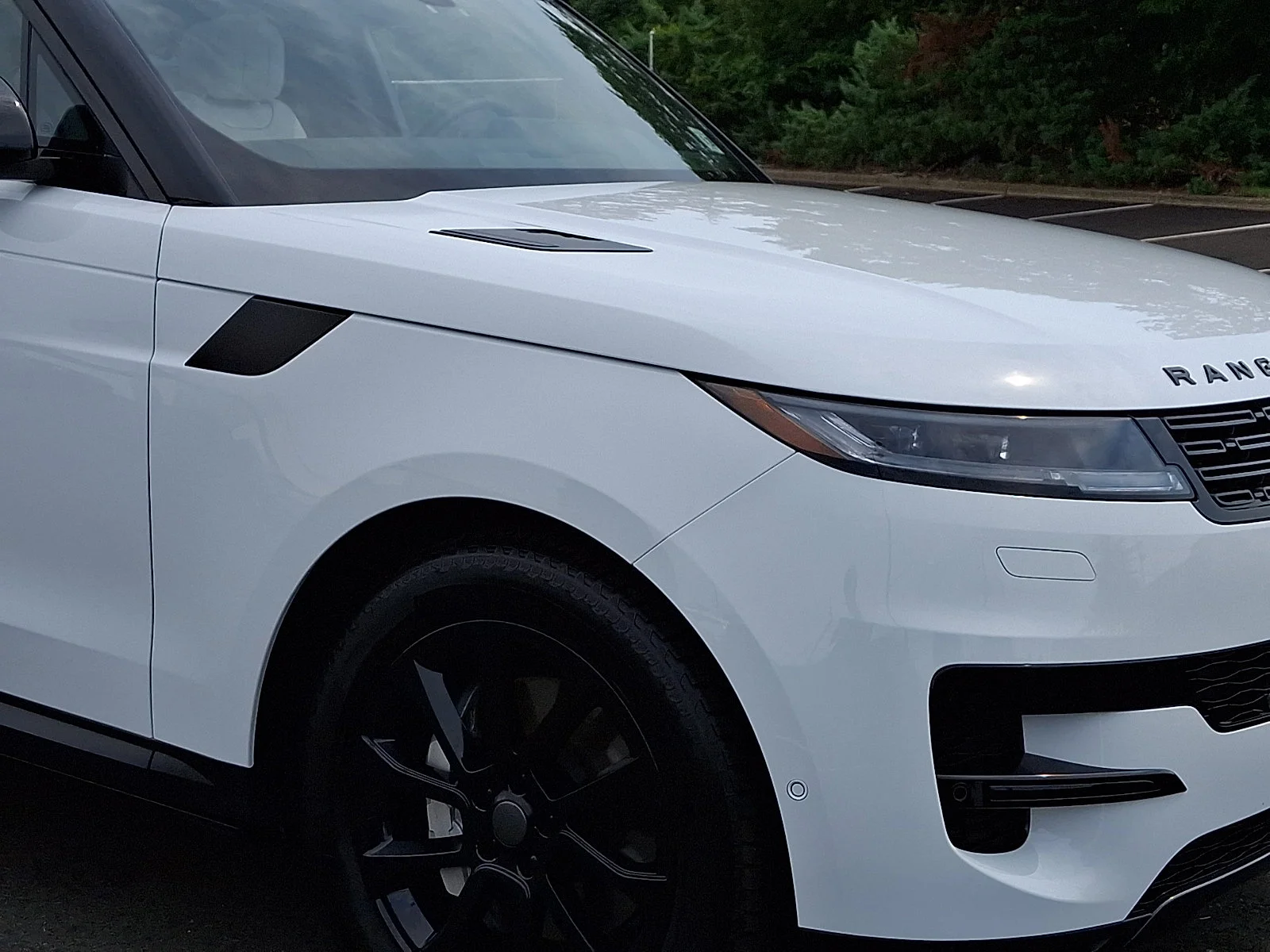 Certified Used 2024 Fuji White   1Aa Land Rover SE image 12