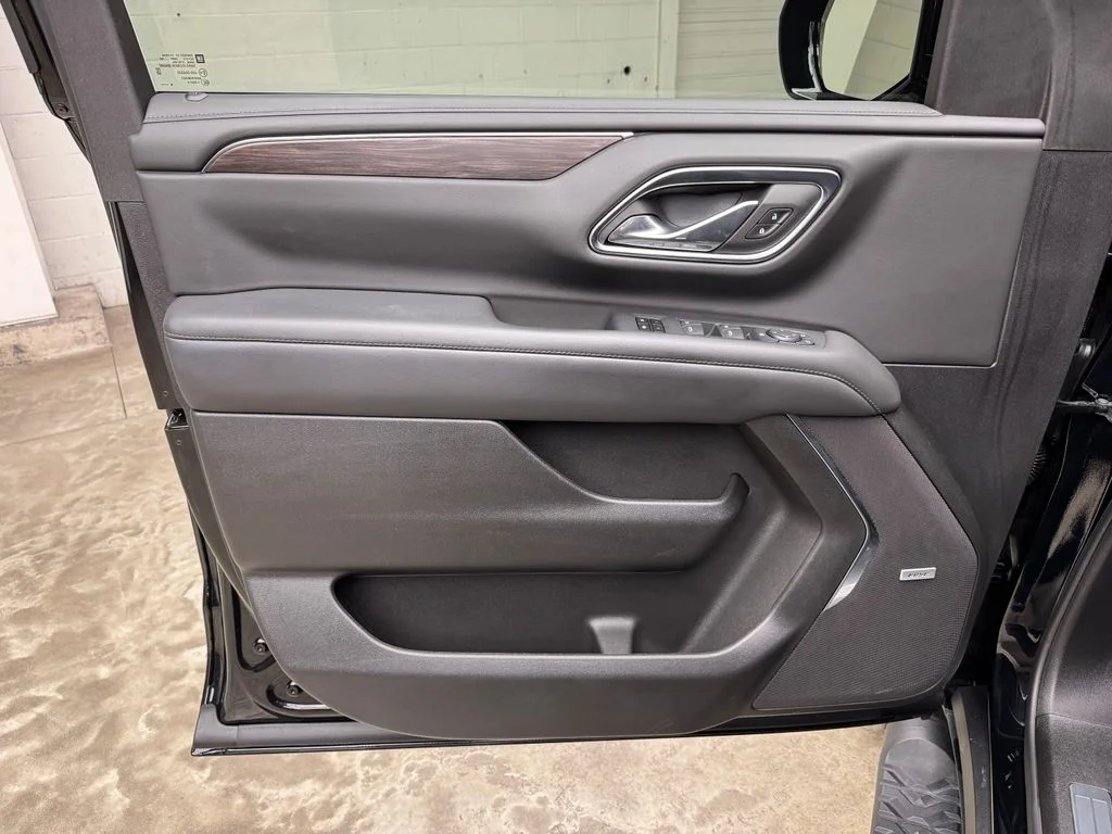 Used 2024 Black Chevrolet Z71 image 10