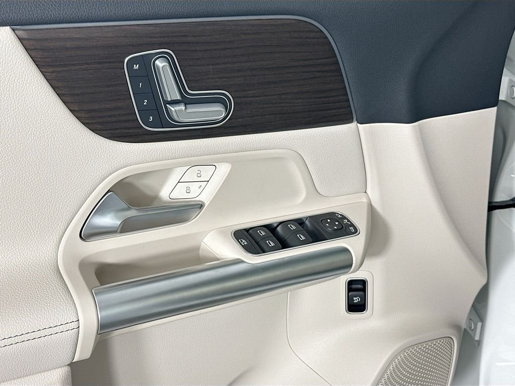 New 2026 Polar White Mercedes-Benz GLA 250 image 17
