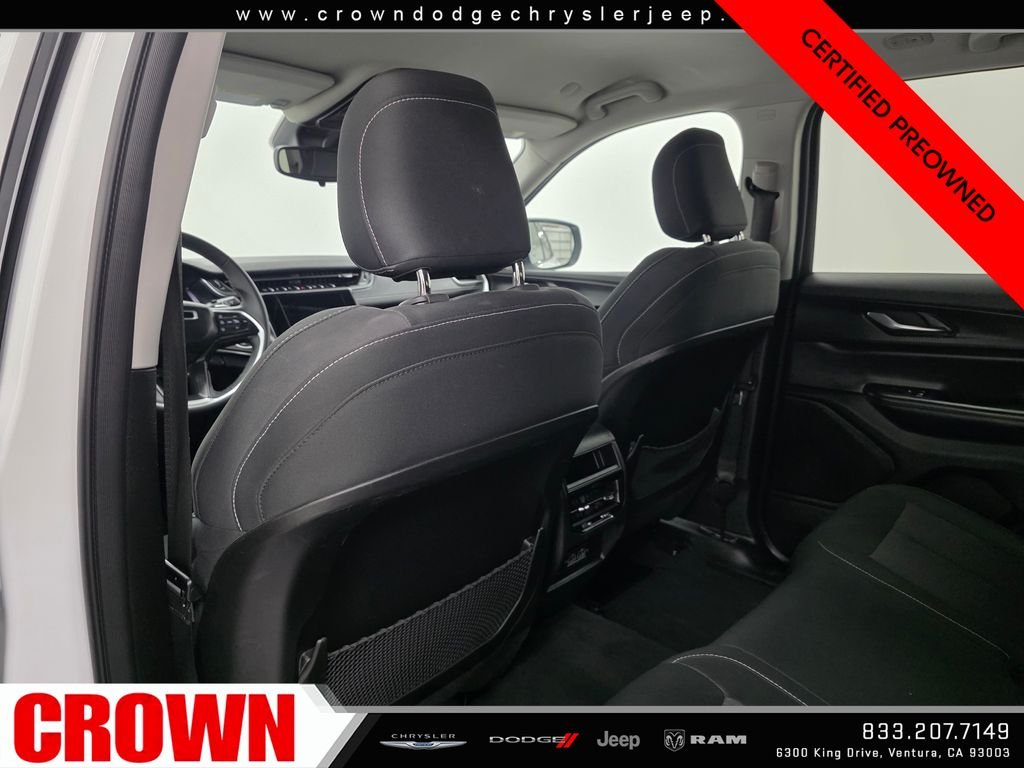 Used 2024 White Jeep Laredo image 19