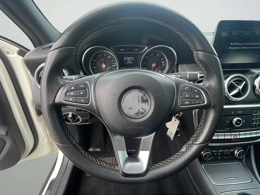 Used 2018 White Mercedes-Benz GLA 250 image 37