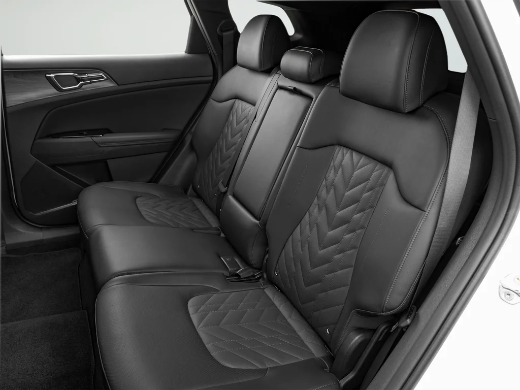 Used 2023 White Kia X-Line image 17