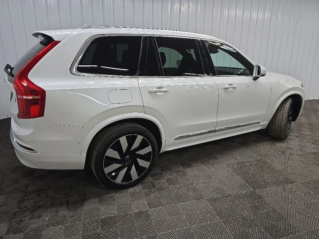 Used 2023 White Volvo Ultimate image 3