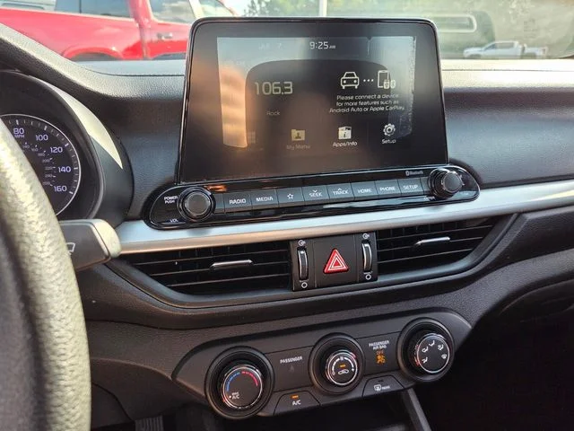 Used 2020 White Kia LXS image 18