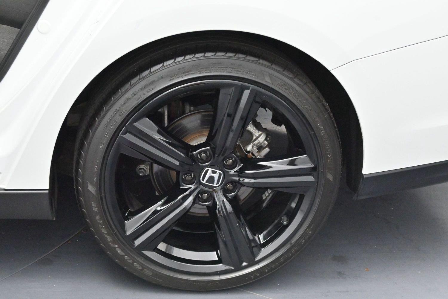 Used 2024 Platinum White Pearl Honda Sport image 34