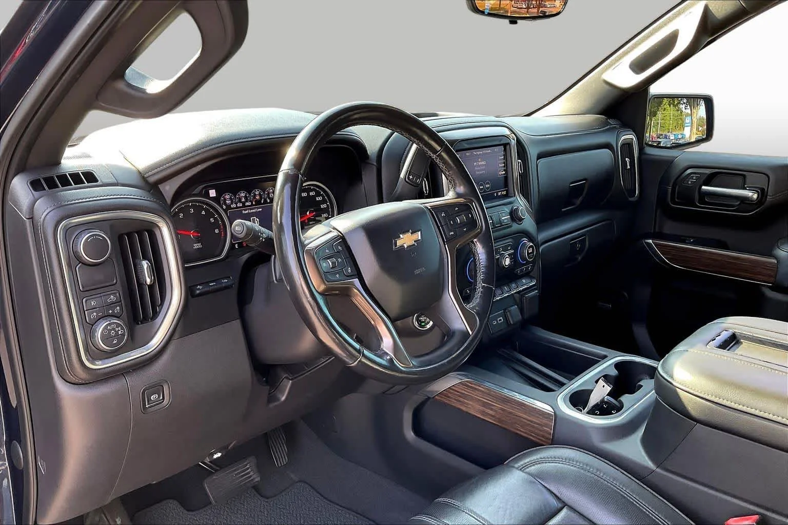 Used 2019 Northsky Blue Metallic Chevrolet High Country image 17