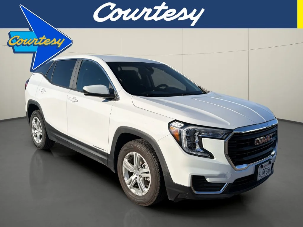 Used 2024 White GMC SLE image 1