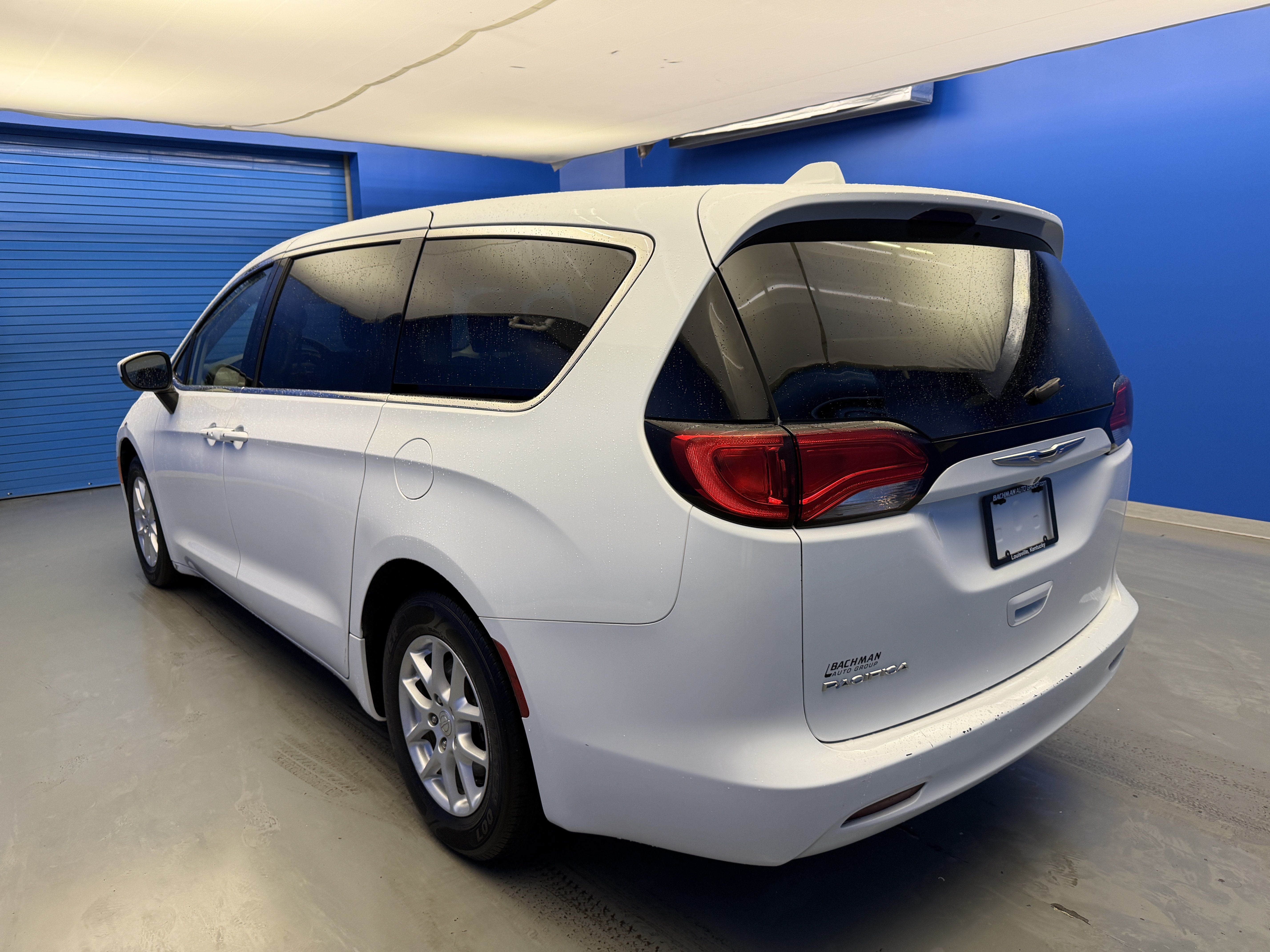 Used 2017 Bright White Clearcoat Chrysler Touring image 5