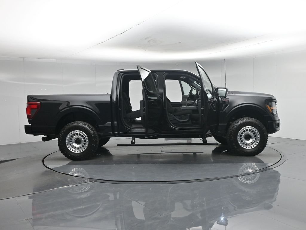 Used 2025 Black Ford XLT image 4