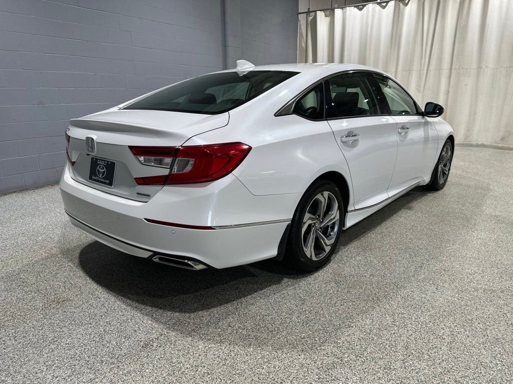 Used 2018 Platinum White Pearl Honda Touring image 3