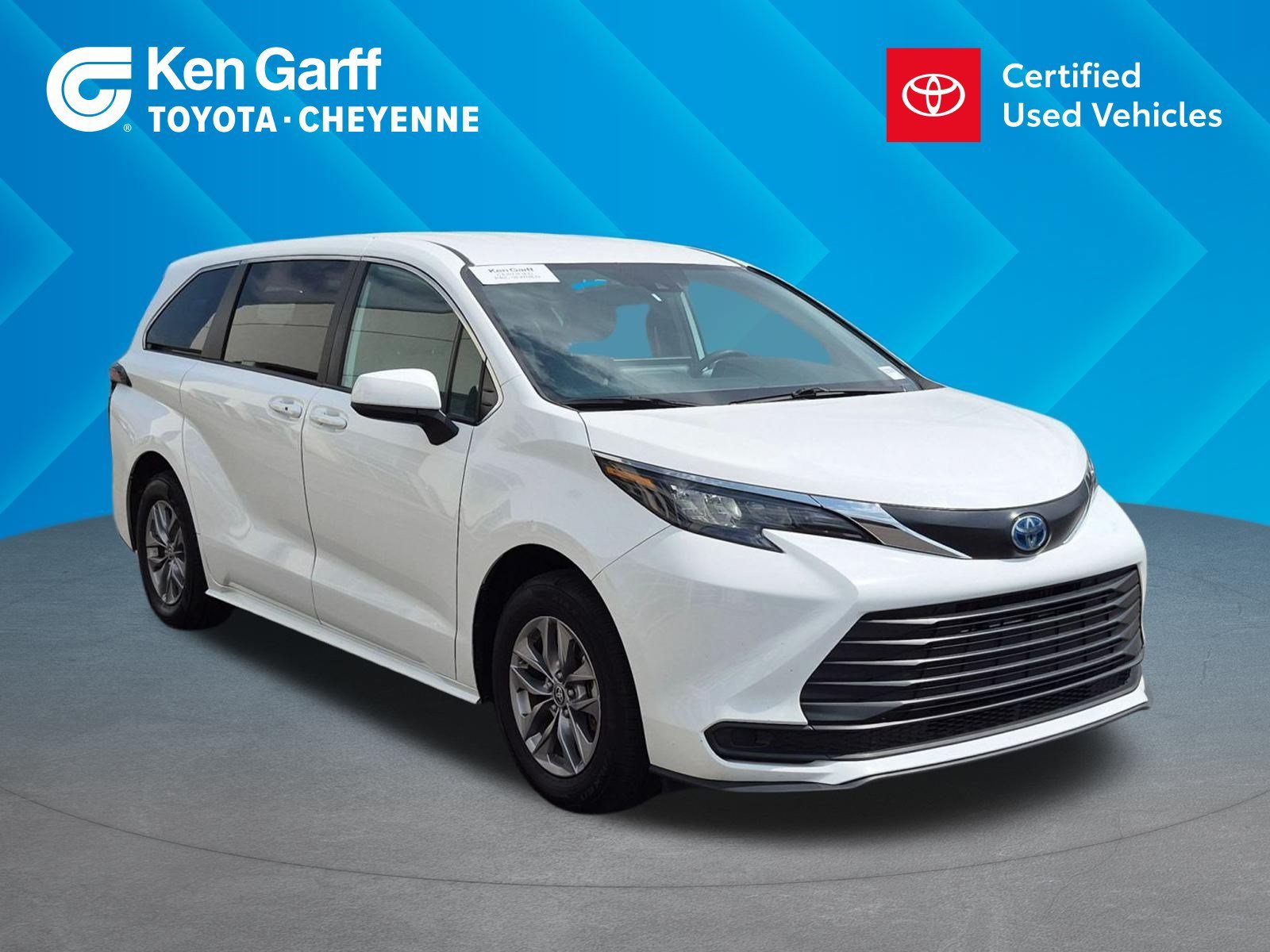 2025 Toyota Sienna LE