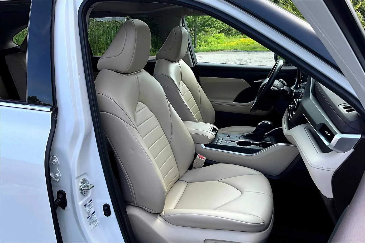 Pre-Owned 2022 Toyota Highlander Hybrid XLE