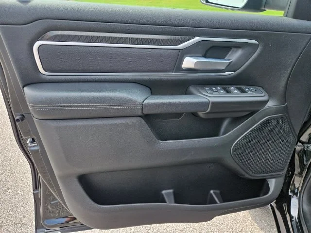 New 2026 Diamond Black Crystal Pearl-Coat Exterior Paint RAM Big Horn/Lone Star image 10