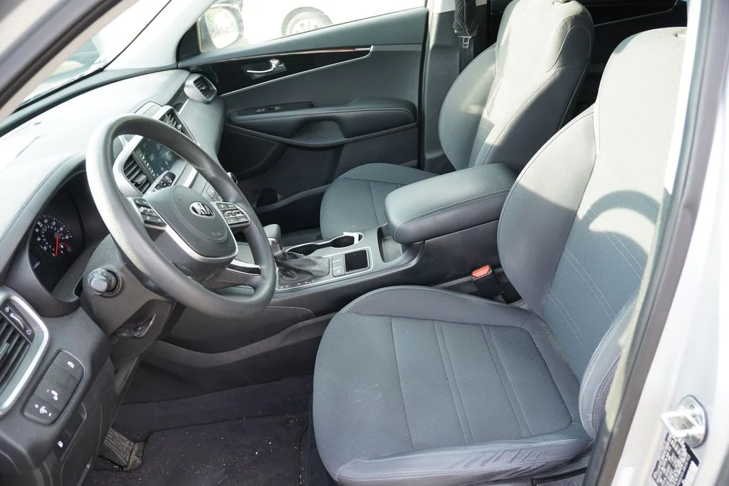 Used 2020 Sparkling Silver Kia LX image 4