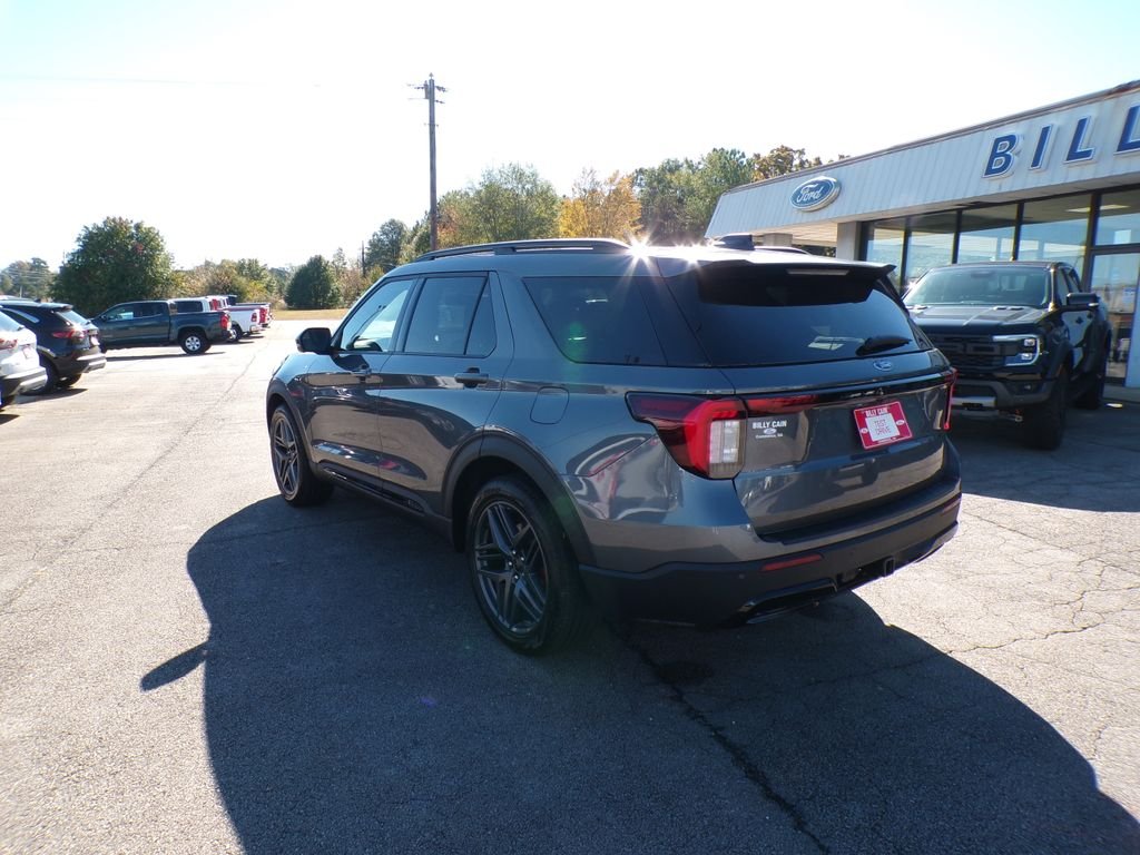 New 2026 Carbonized Gray Metallic Ford ST-Line image 5